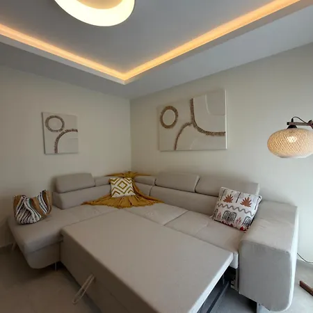 Zoe Apartment