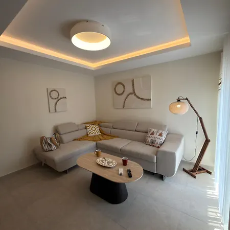 Zoe Apartment