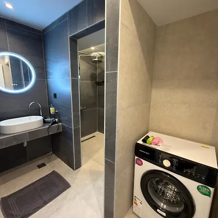 Zoe Apartment