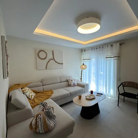 Zoe Apartment